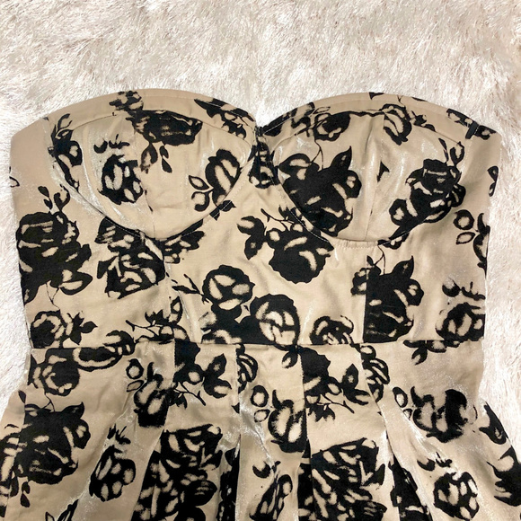 Kismet Gold with Black Velvet Flower Dress - Picture 3 of 6